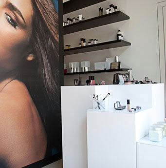 Laura Mercier Display