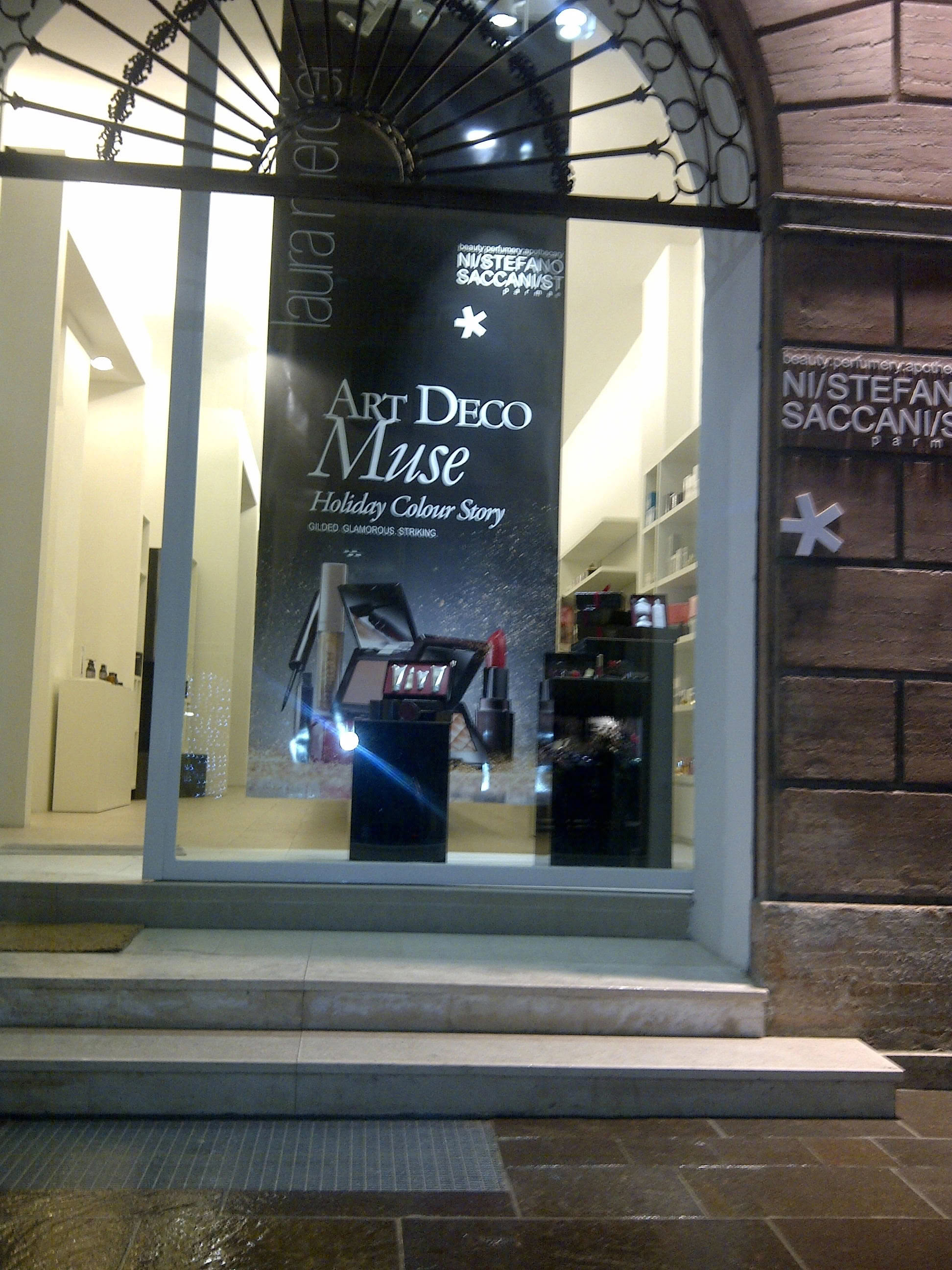 Laura Mercier Art Decò window desplay